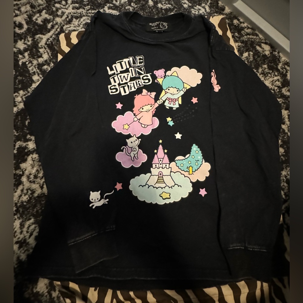 Oversized Small Long Sleeve shirt Hello Kitty and friends X Forever 21.